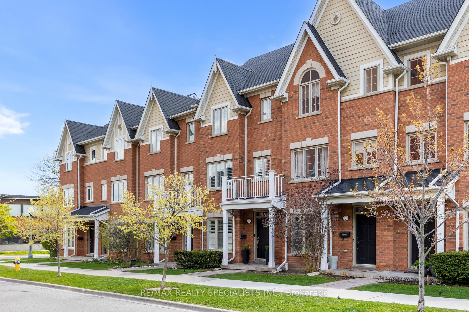 Photo 2 of Unit 8, 201 Tenth Street, Etobicoke, New Toronto — HOMEH