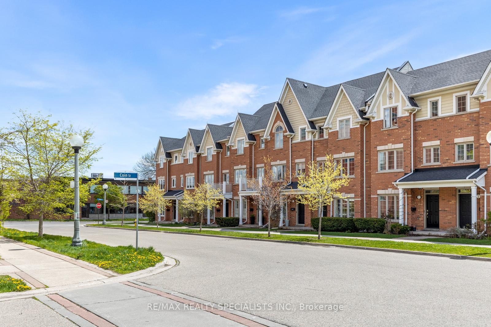 Photo 3 of Unit 8, 201 Tenth Street, Etobicoke, New Toronto — HOMEH
