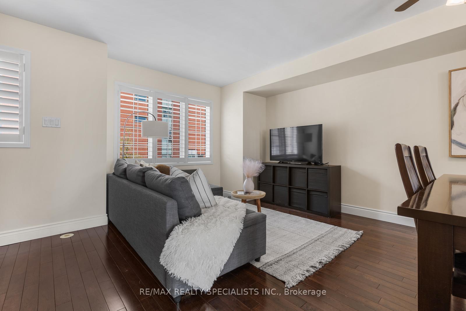 Photo 10 of Unit 8, 201 Tenth Street, Etobicoke, New Toronto — HOMEH