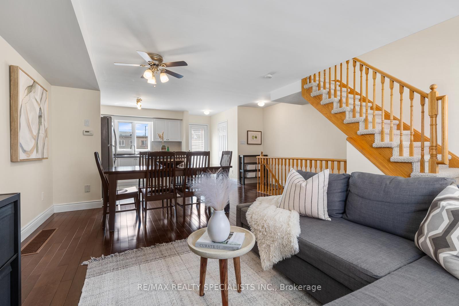 Photo 11 of Unit 8, 201 Tenth Street, Etobicoke, New Toronto — HOMEH