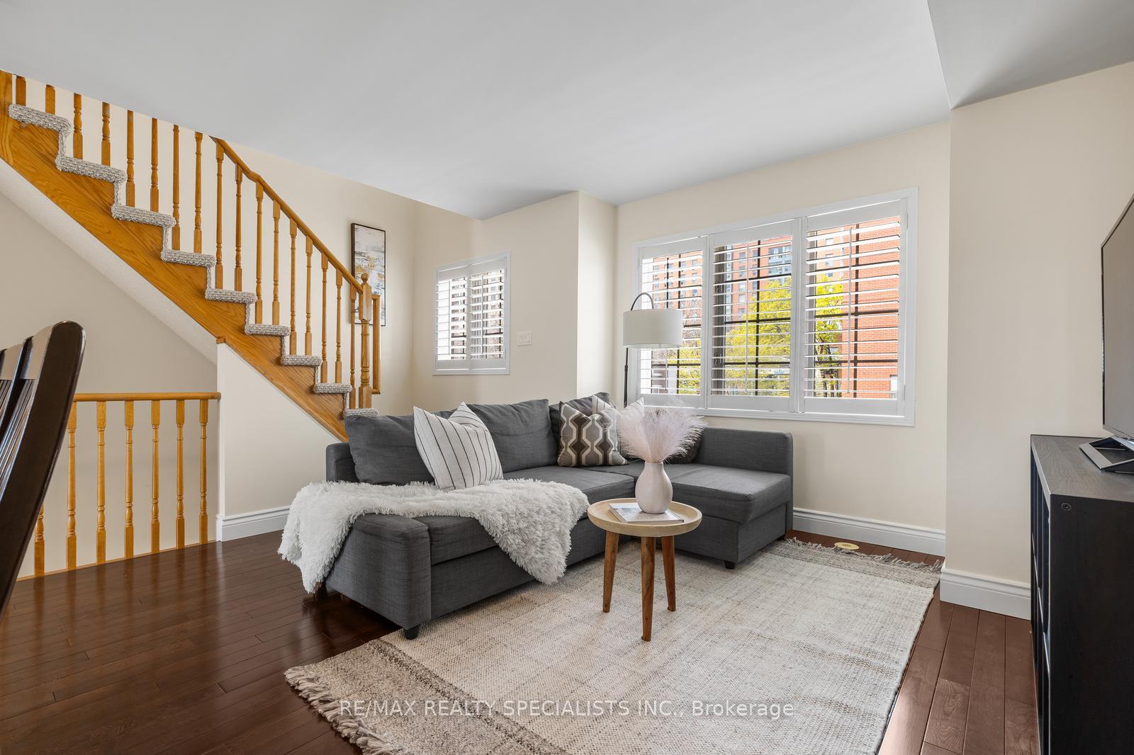 Photo 12 of Unit 8, 201 Tenth Street, Etobicoke, New Toronto — HOMEH
