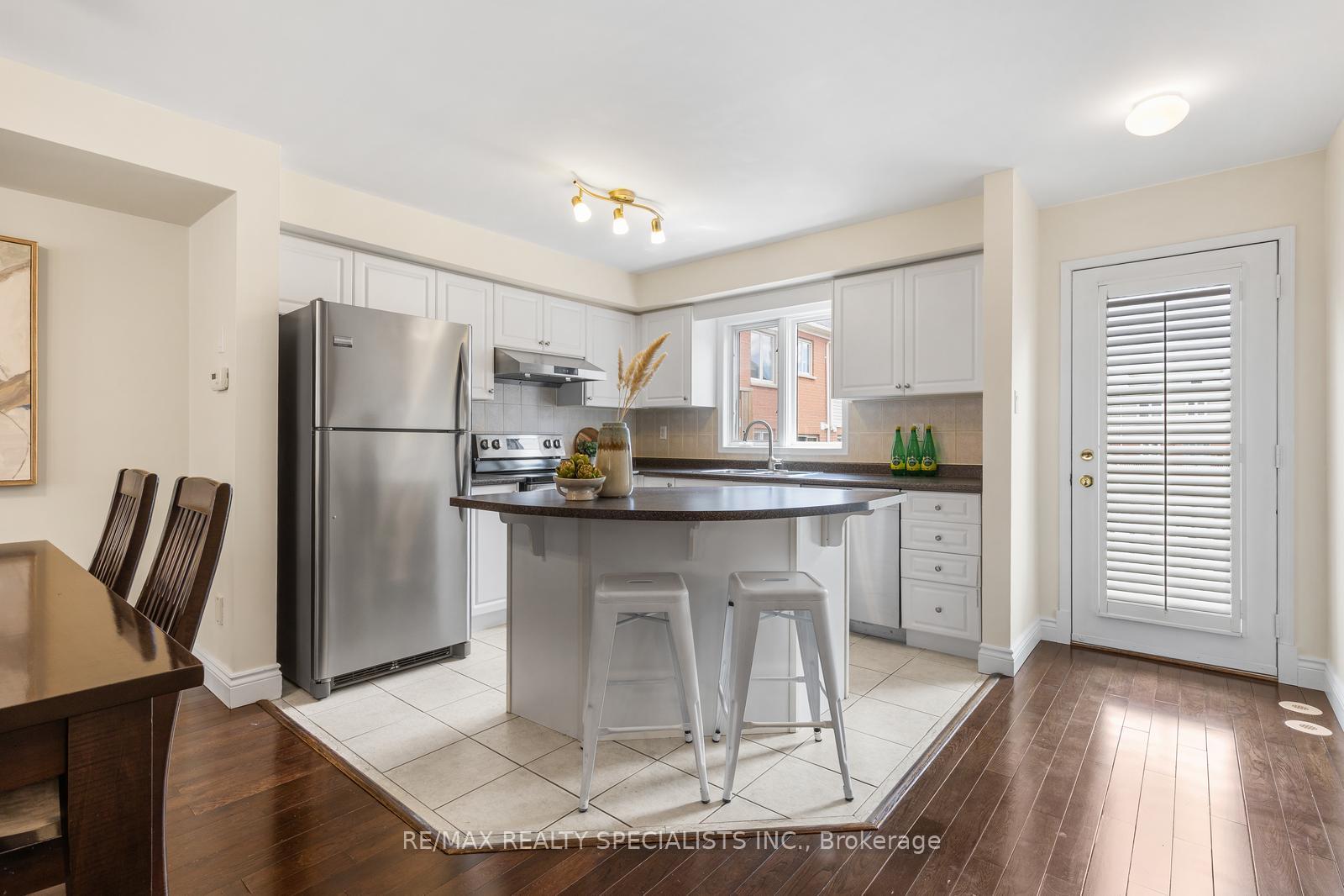 Photo 14 of Unit 8, 201 Tenth Street, Etobicoke, New Toronto — HOMEH