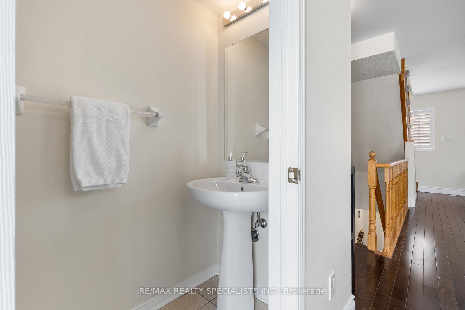 Photo 15 of Unit 8, 201 Tenth Street, Etobicoke, New Toronto — HOMEH