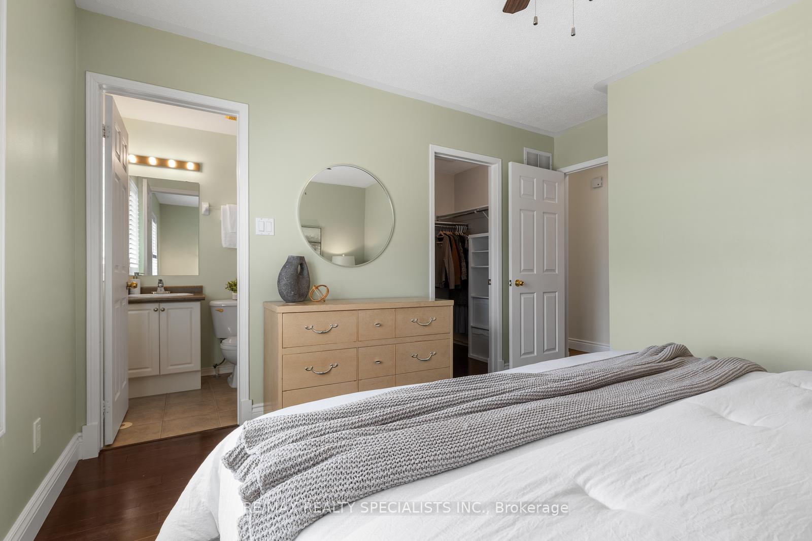 Photo 19 of Unit 8, 201 Tenth Street, Etobicoke, New Toronto — HOMEH