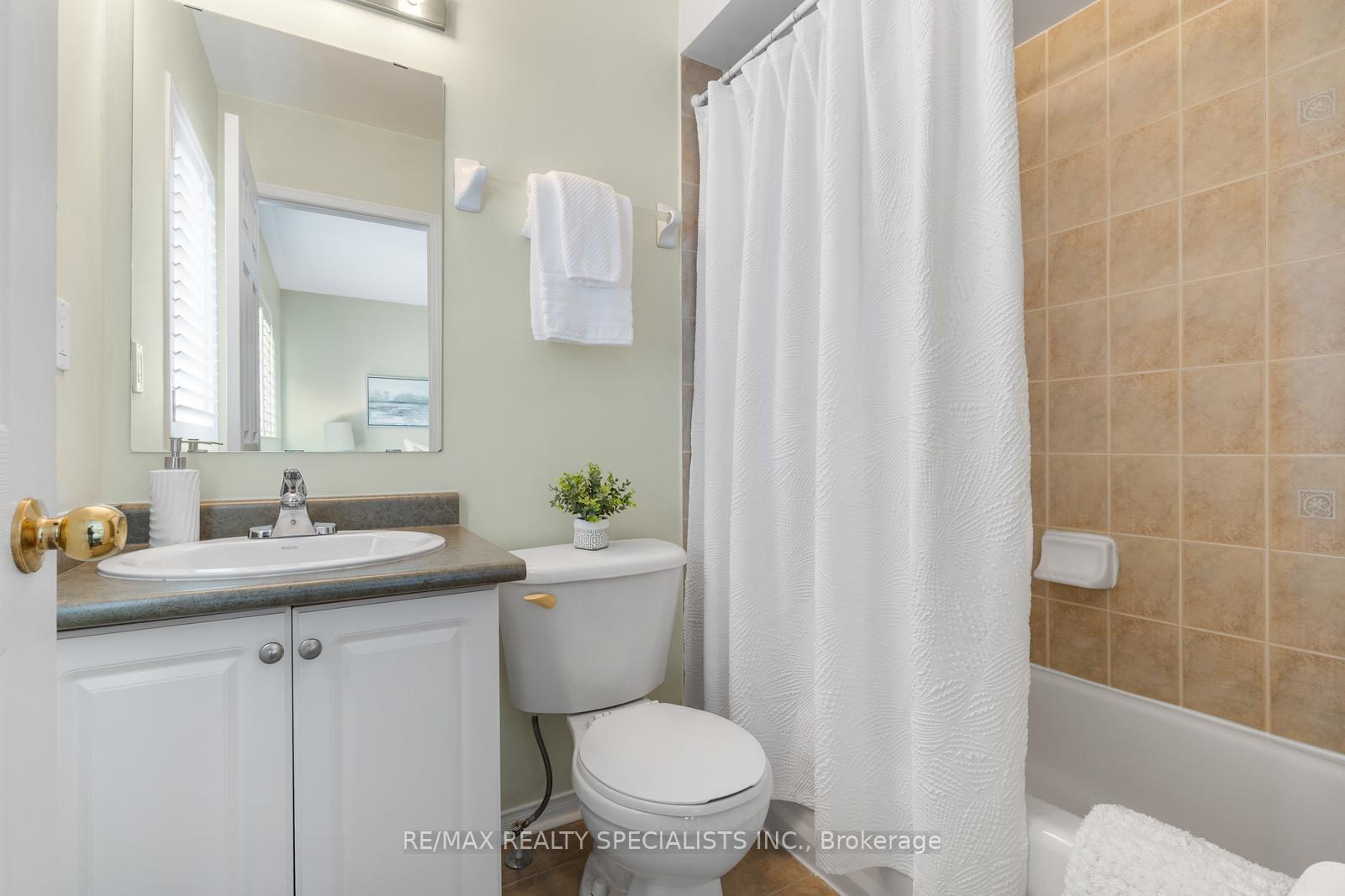 Photo 20 of Unit 8, 201 Tenth Street, Etobicoke, New Toronto — HOMEH