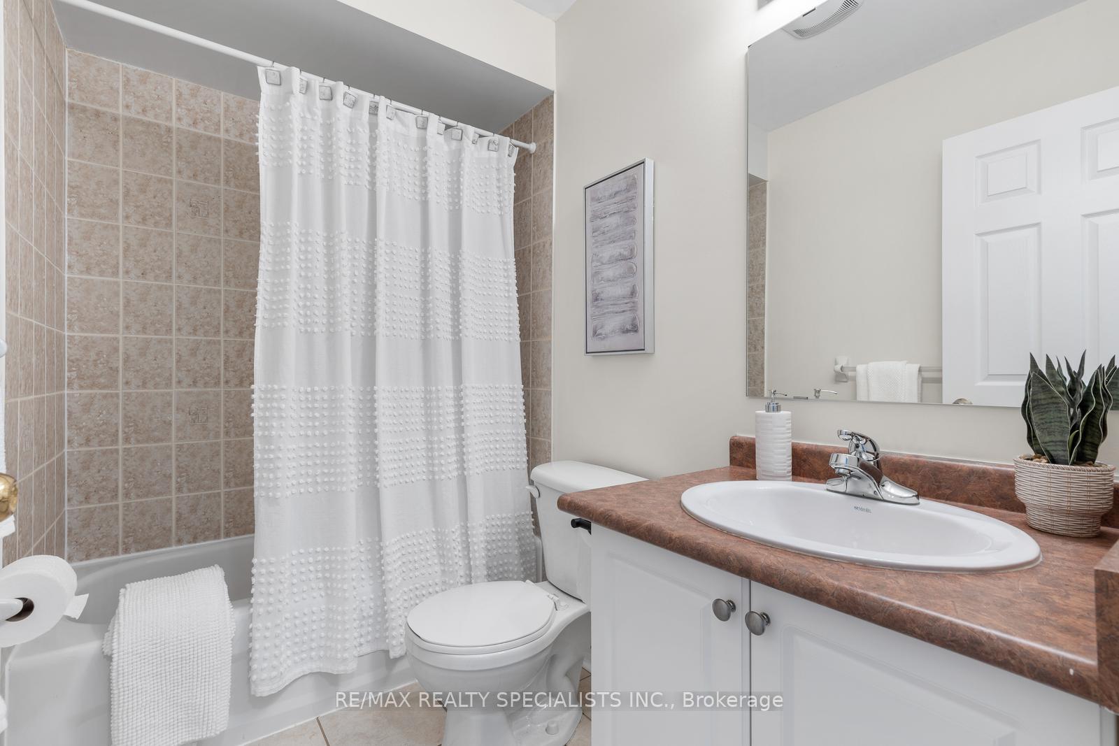 Photo 23 of Unit 8, 201 Tenth Street, Etobicoke, New Toronto — HOMEH