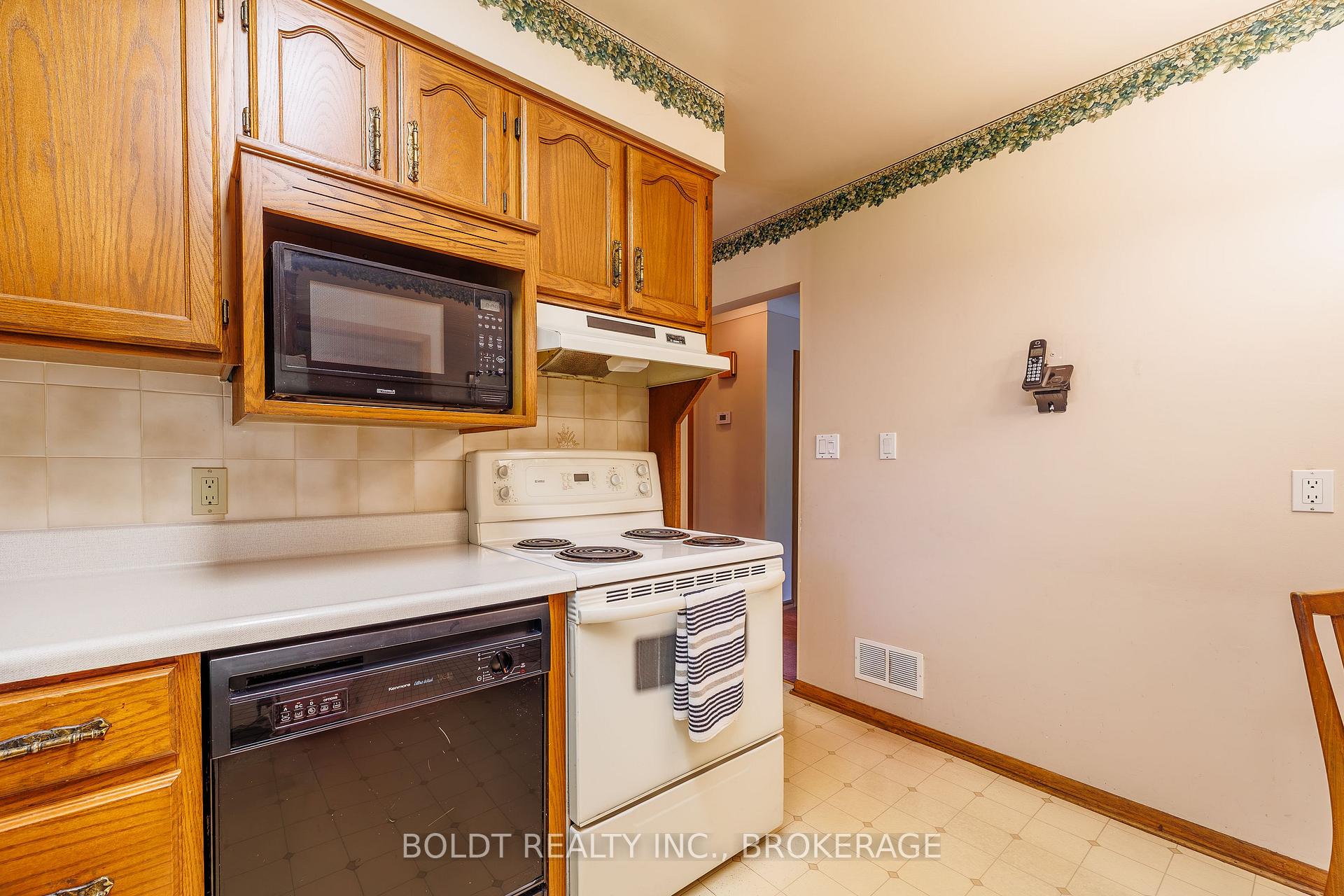 Photo 16 of 620 Scott Street, St. Catharines, Carlton/Bunting — HOMEH