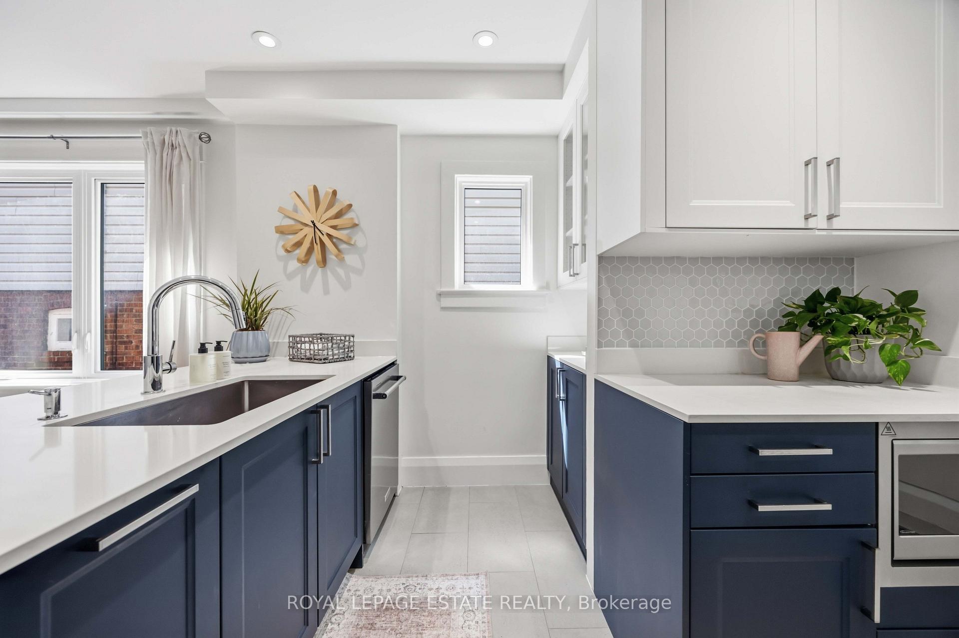 Photo 10 of 6 Firstbrooke Road, Toronto, East End-Danforth — HOMEH