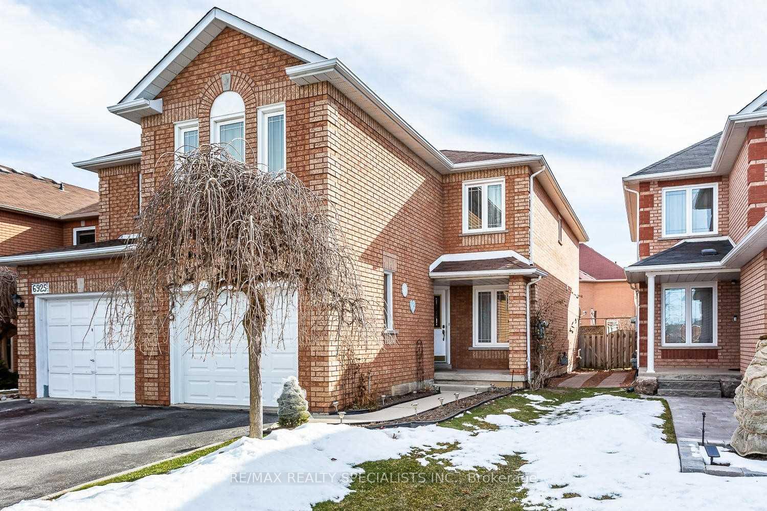 Front of Unit BSMNT, 6923 Dillingwood Drive