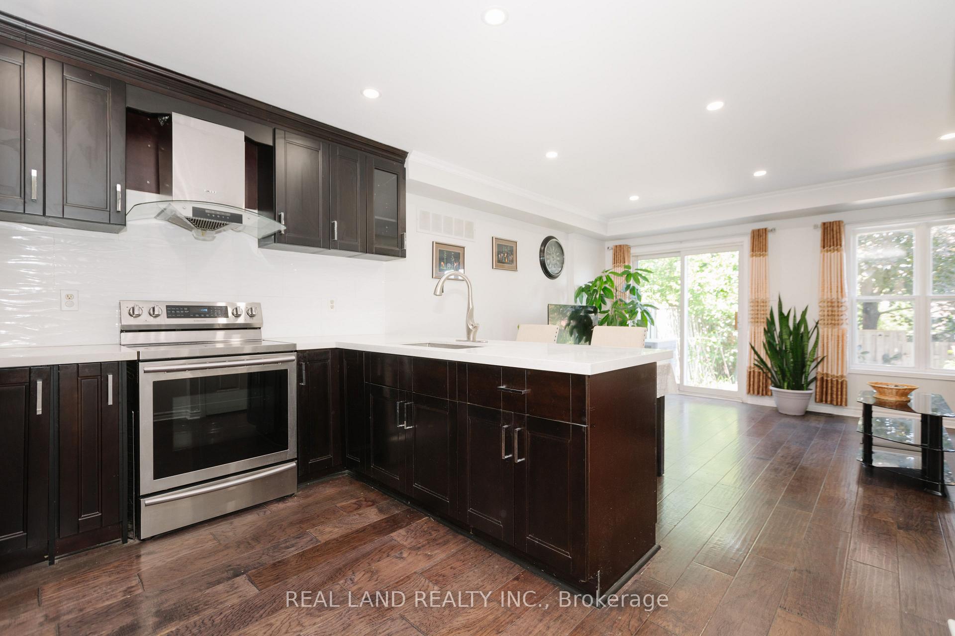 Photo 3 of 697 Limpert Terrace, Newmarket, Gorham-College Manor — HOMEH