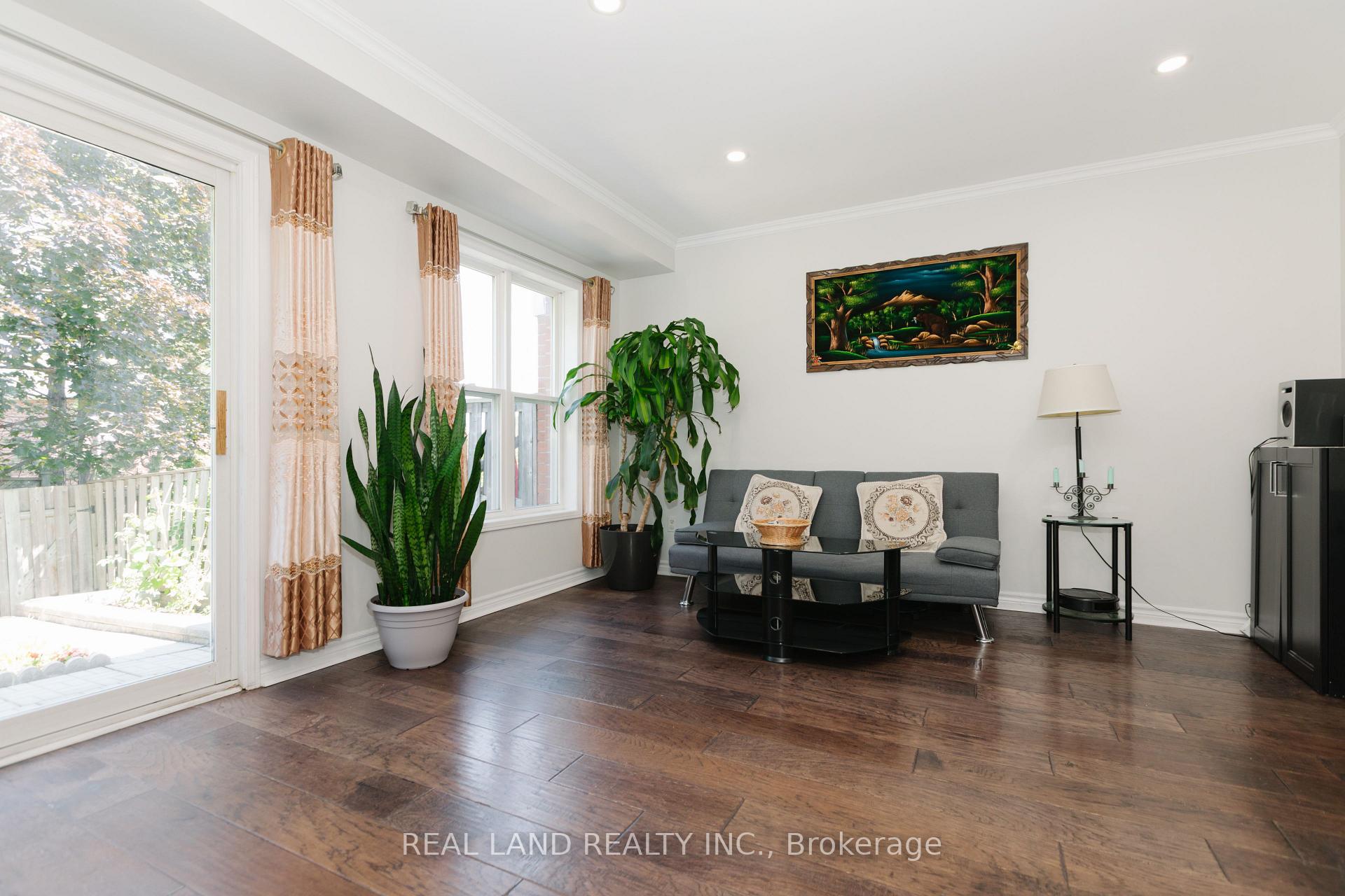 Photo 7 of 697 Limpert Terrace, Newmarket, Gorham-College Manor — HOMEH