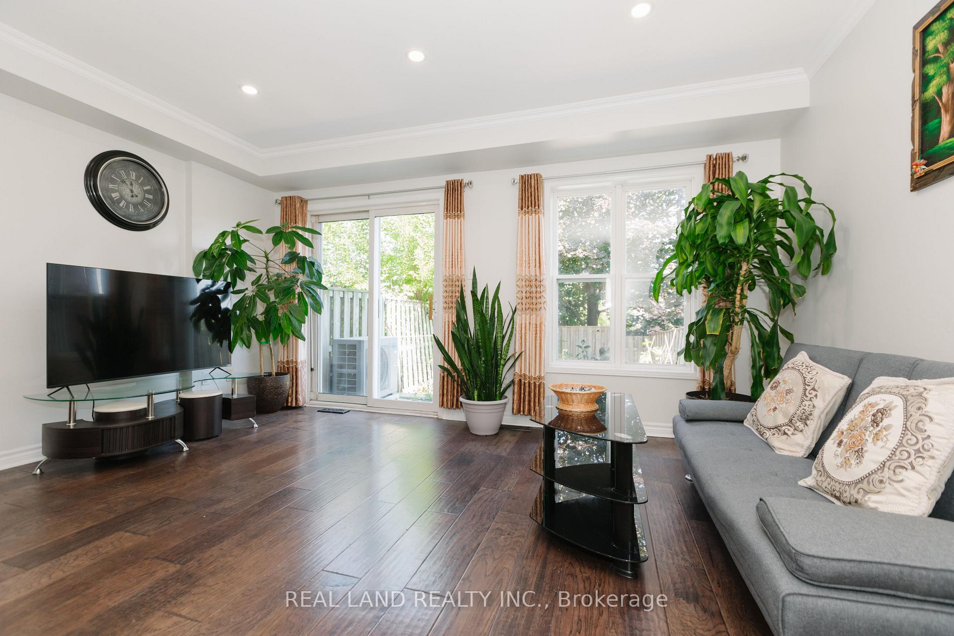 Photo 8 of 697 Limpert Terrace, Newmarket, Gorham-College Manor — HOMEH