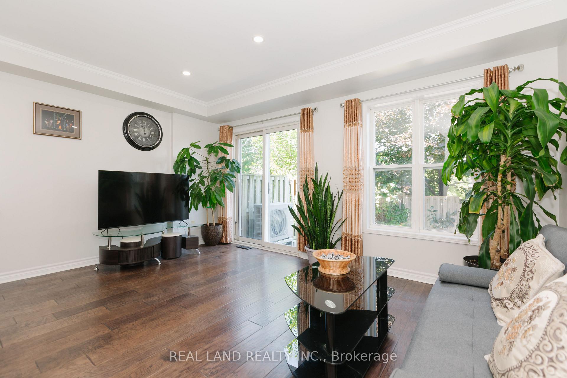 Photo 11 of 697 Limpert Terrace, Newmarket, Gorham-College Manor — HOMEH