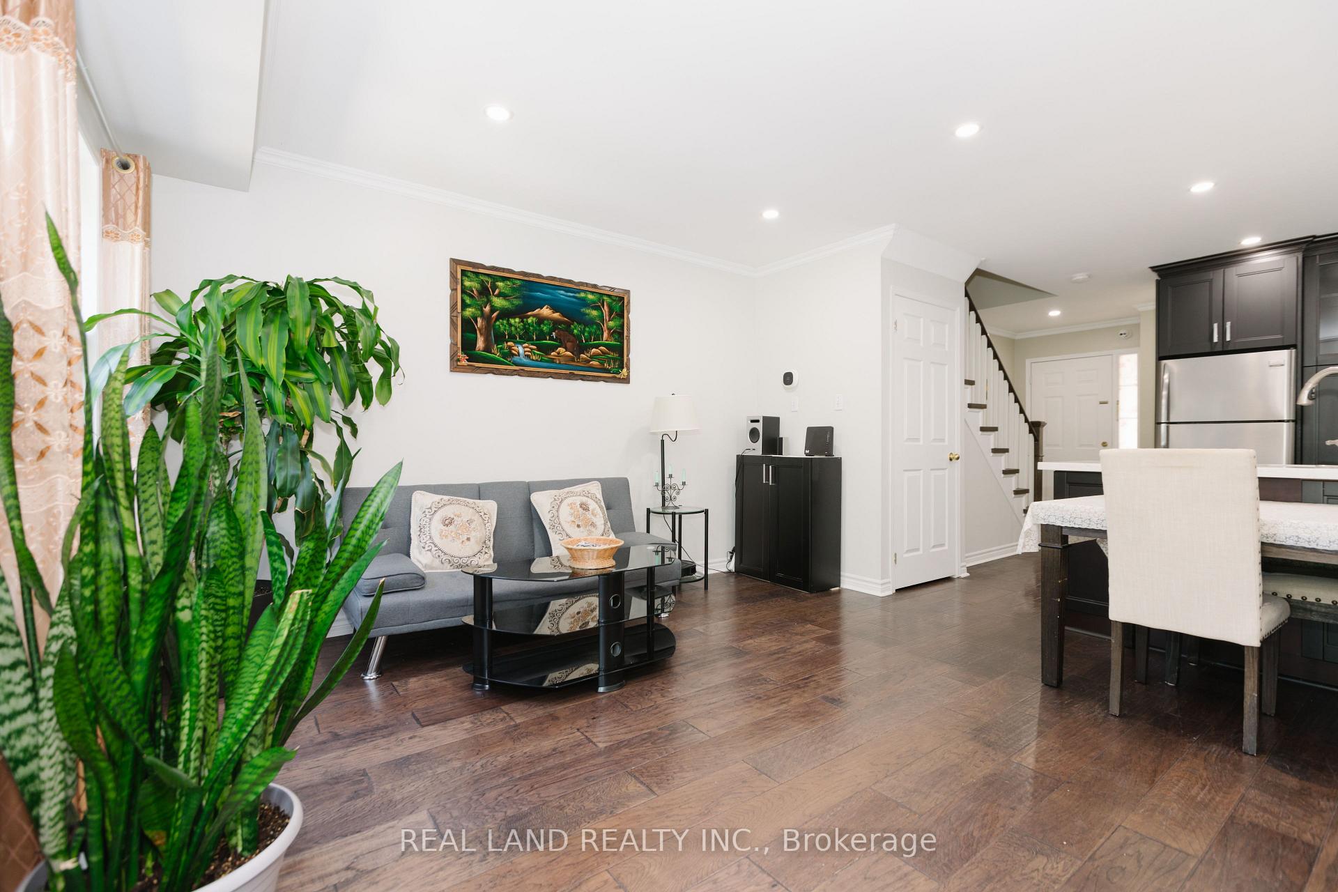 Photo 12 of 697 Limpert Terrace, Newmarket, Gorham-College Manor — HOMEH