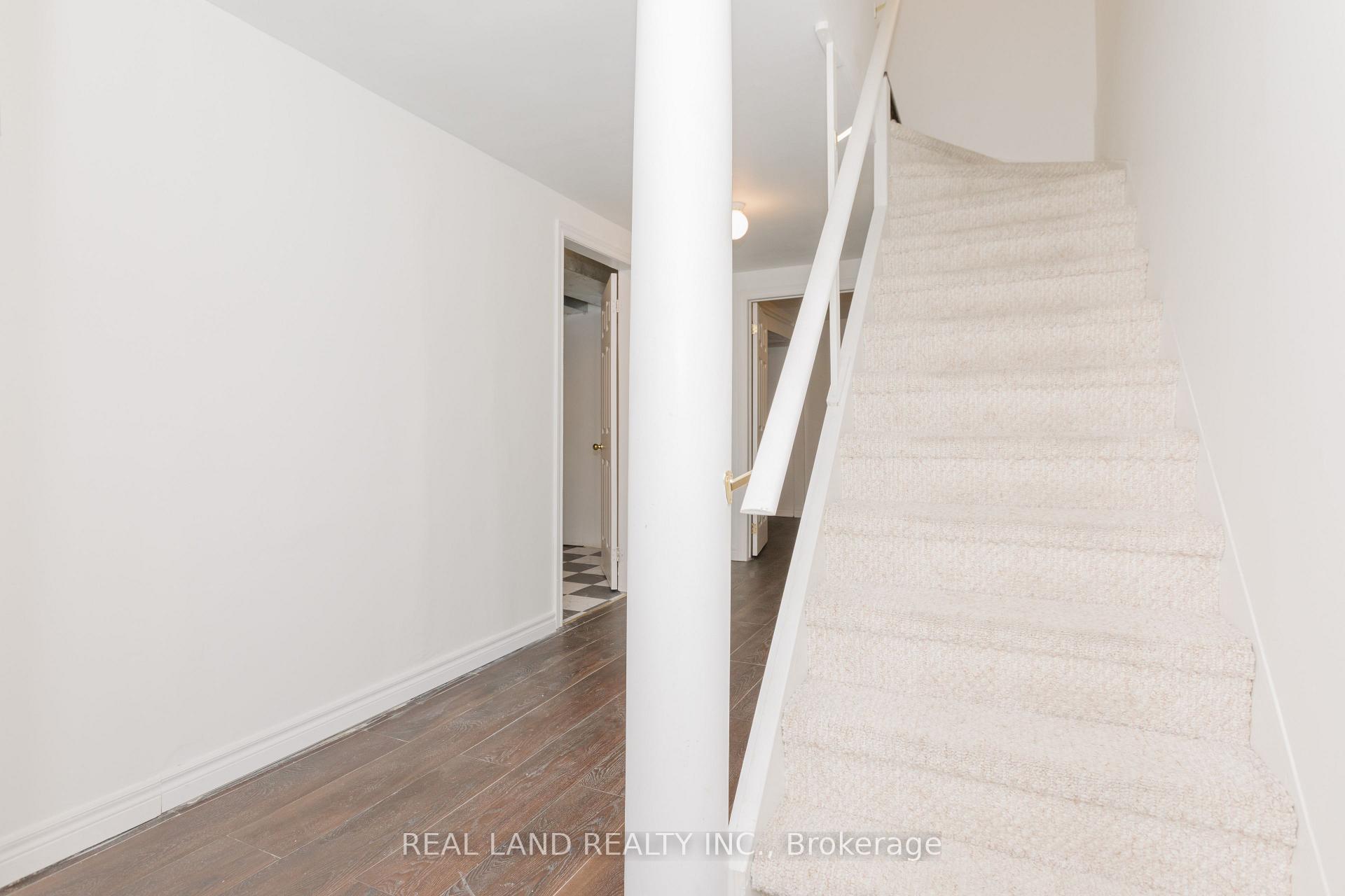 Photo 29 of 697 Limpert Terrace, Newmarket, Gorham-College Manor — HOMEH