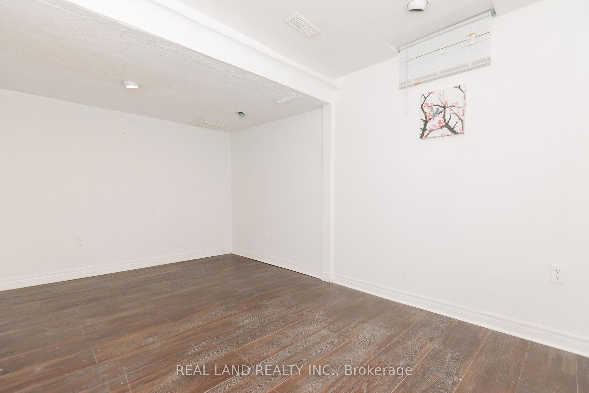 Photo 30 of 697 Limpert Terrace, Newmarket, Gorham-College Manor — HOMEH