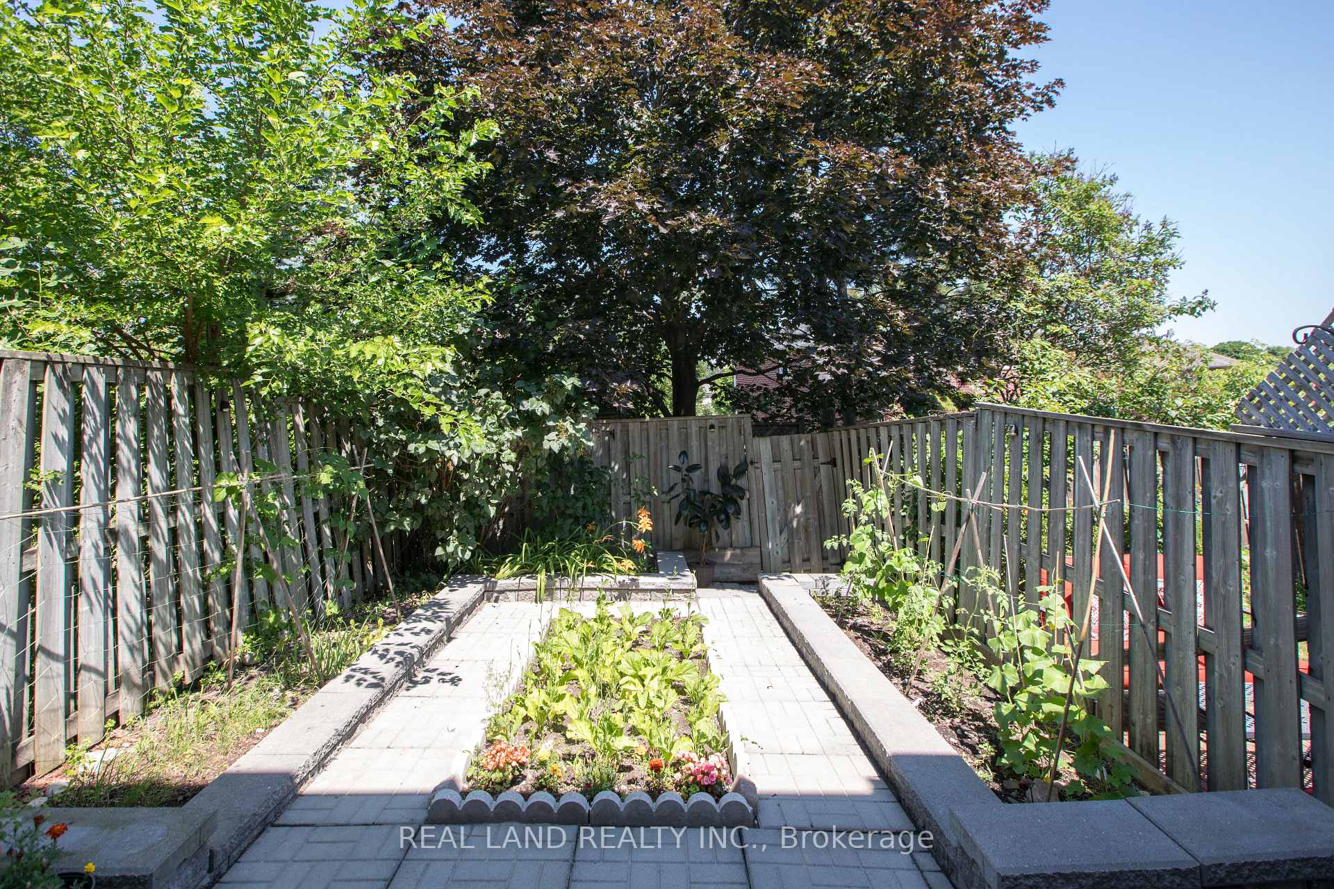 Photo 37 of 697 Limpert Terrace, Newmarket, Gorham-College Manor — HOMEH
