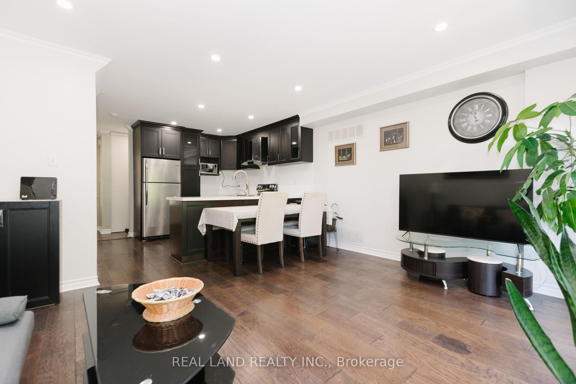 Photo 10 of 697 Limpert Terrace, Newmarket, Gorham-College Manor — HOMEH