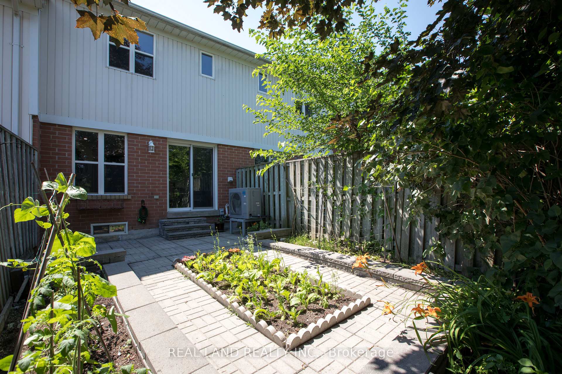 Photo 35 of 697 Limpert Terrace, Newmarket, Gorham-College Manor — HOMEH