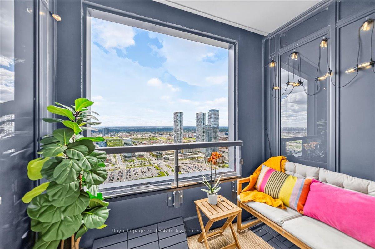 Photo 13 of Unit 3707, 2920 Highway 7 Road, Vaughan, Concord — HOMEH