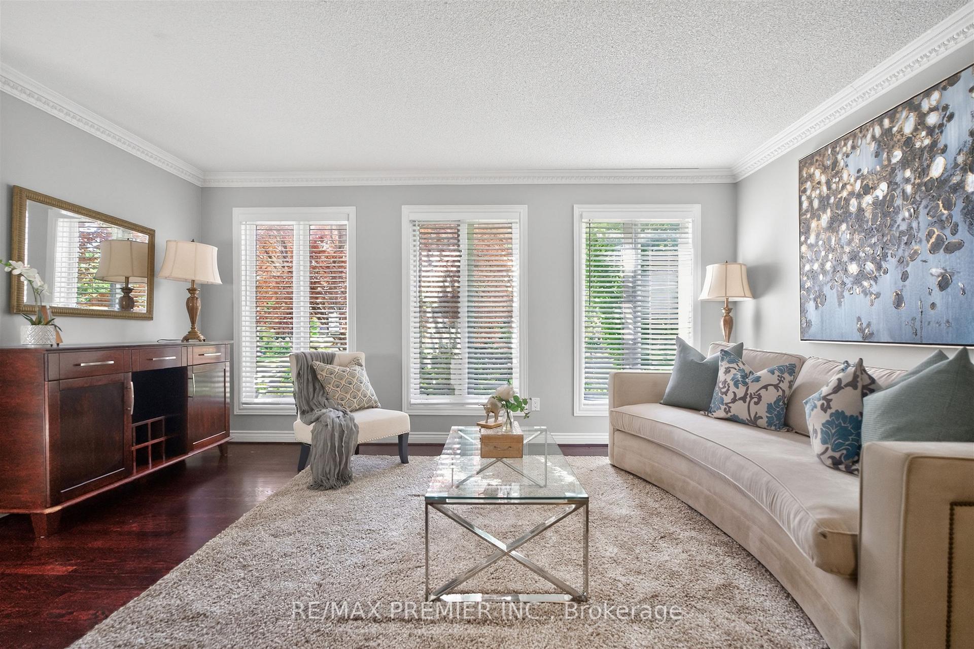 Photo 5 of 298 Castlehill Road, Vaughan, Maple — HOMEH