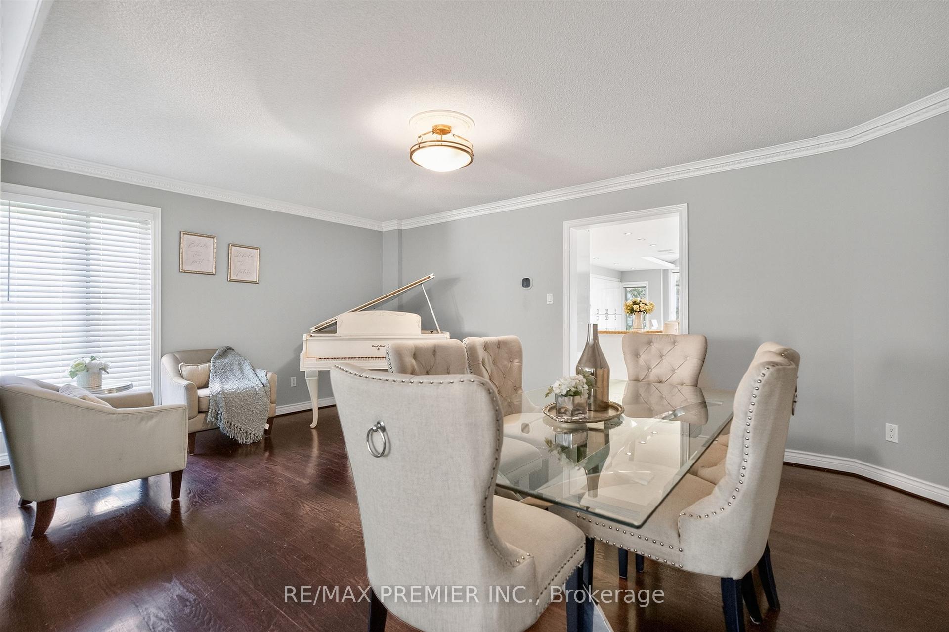 Photo 6 of 298 Castlehill Road, Vaughan, Maple — HOMEH