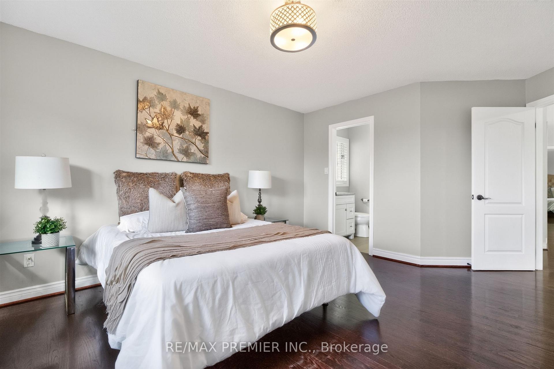 Photo 25 of 298 Castlehill Road, Vaughan, Maple — HOMEH