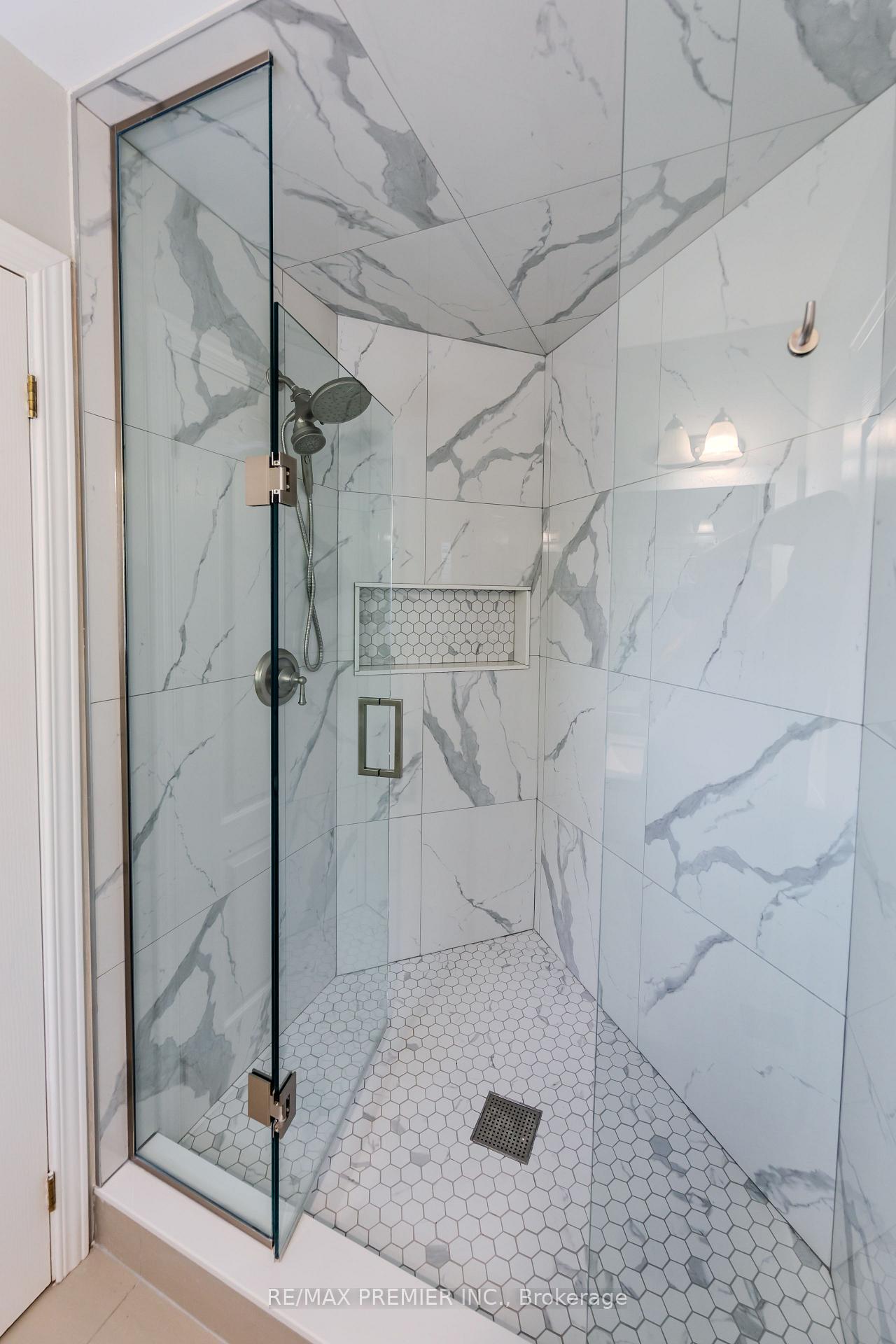 Photo 26 of 298 Castlehill Road, Vaughan, Maple — HOMEH