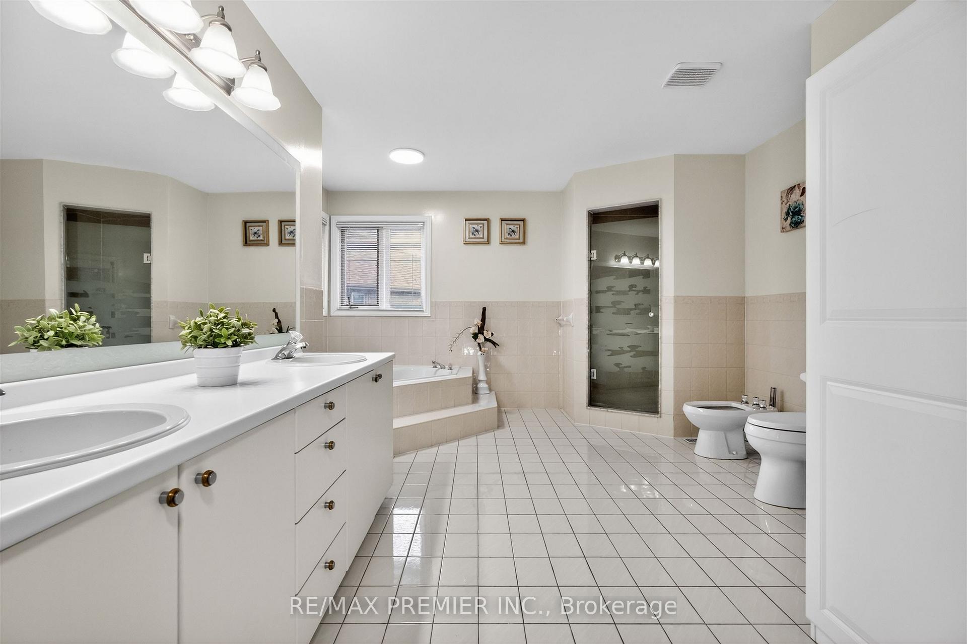 Photo 29 of 298 Castlehill Road, Vaughan, Maple — HOMEH