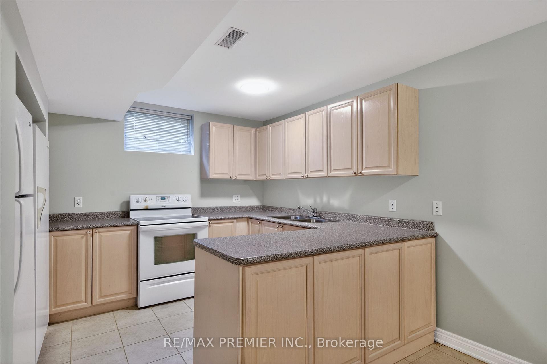 Photo 31 of 298 Castlehill Road, Vaughan, Maple — HOMEH