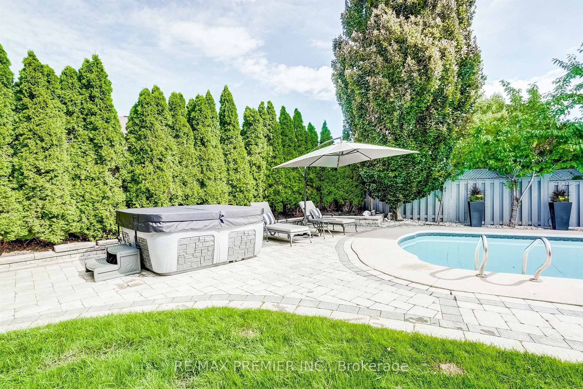 Photo 42 of 298 Castlehill Road, Vaughan, Maple — HOMEH