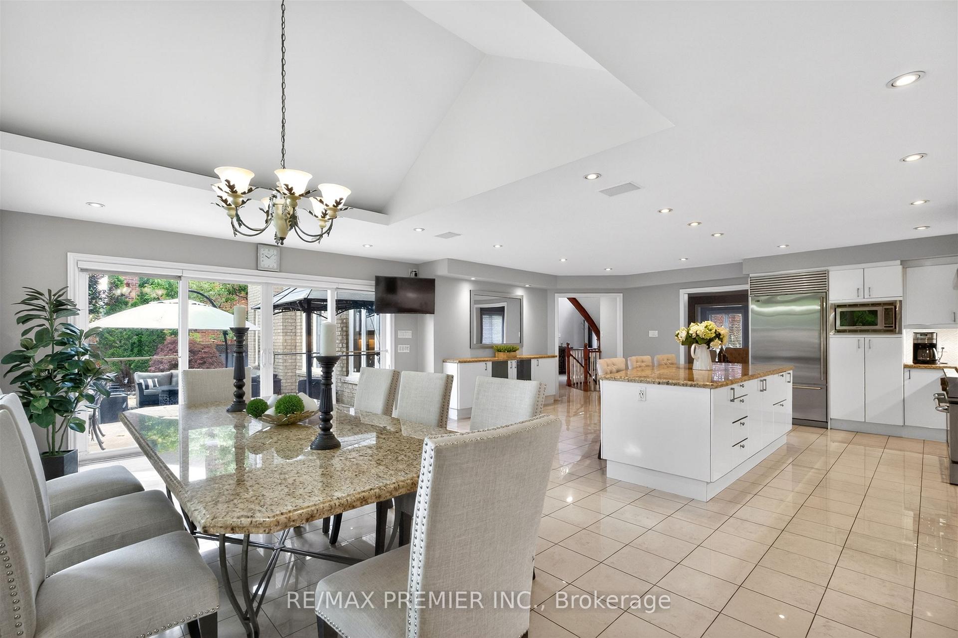 Photo 11 of 298 Castlehill Road, Vaughan, Maple — HOMEH