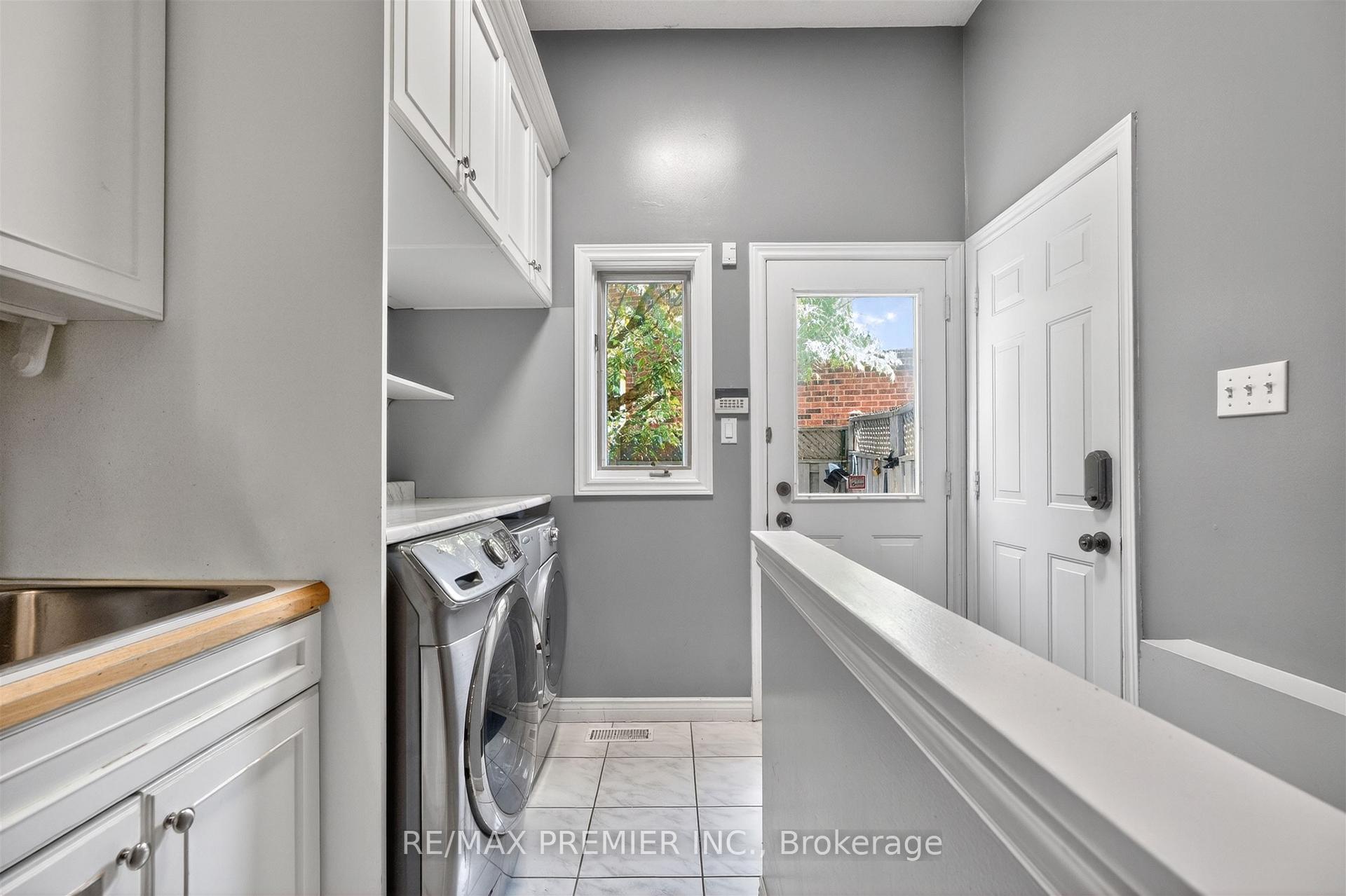 Photo 17 of 298 Castlehill Road, Vaughan, Maple — HOMEH