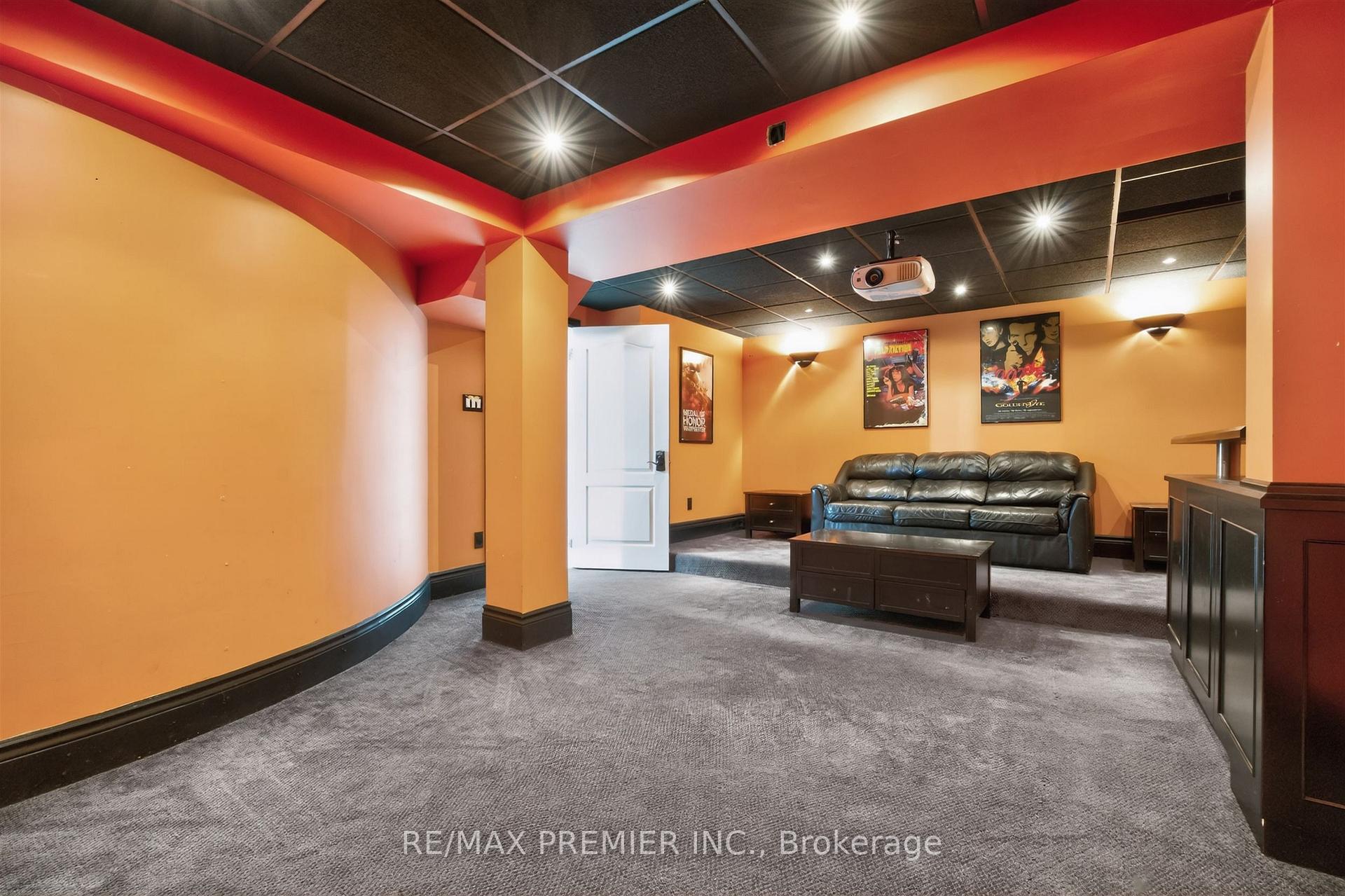 Photo 33 of 298 Castlehill Road, Vaughan, Maple — HOMEH