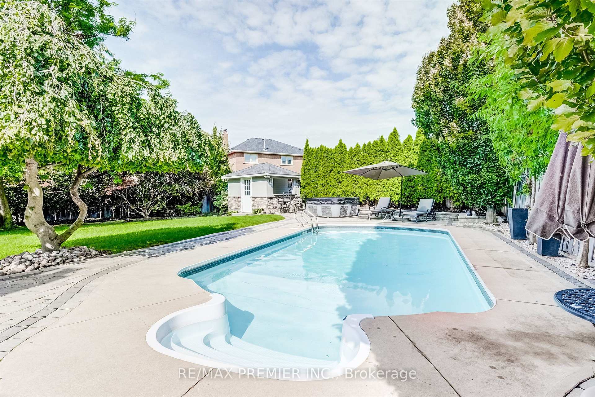 Photo 40 of 298 Castlehill Road, Vaughan, Maple — HOMEH