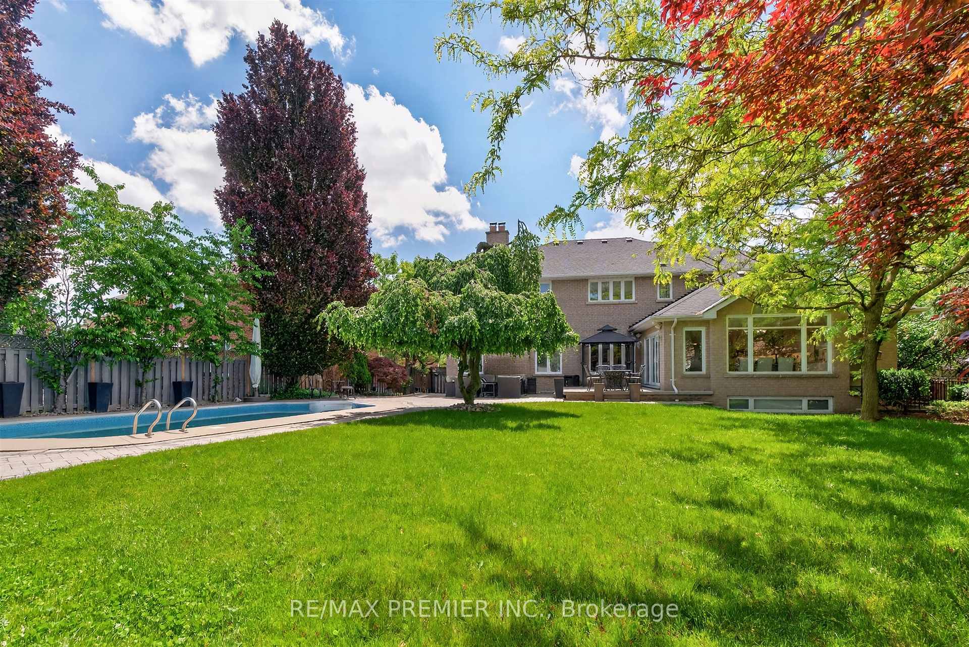 Photo 48 of 298 Castlehill Road, Vaughan, Maple — HOMEH