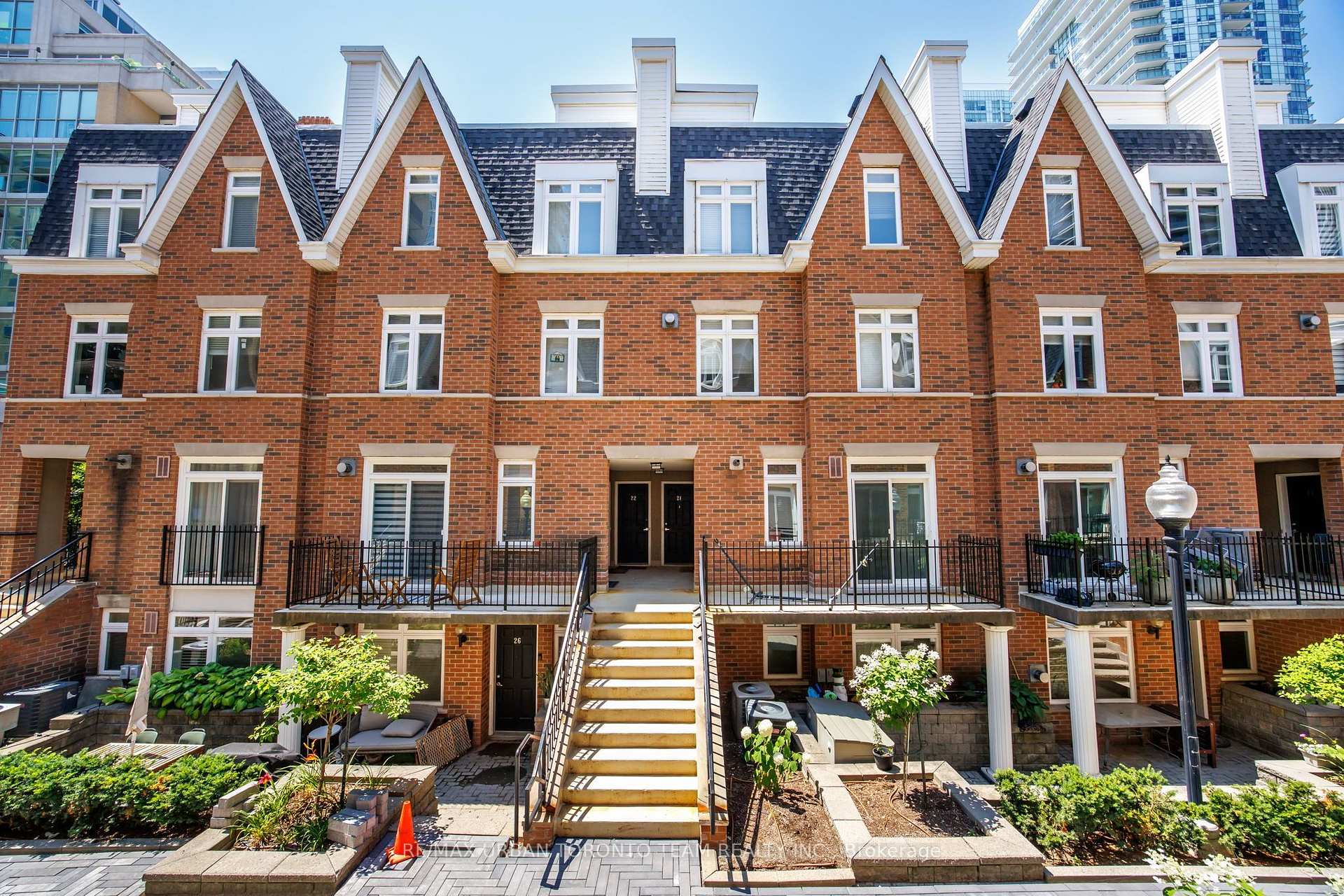 Photo 2 of Unit 21, 85 Lillian Street, Toronto, Mount Pleasant West — HOMEH