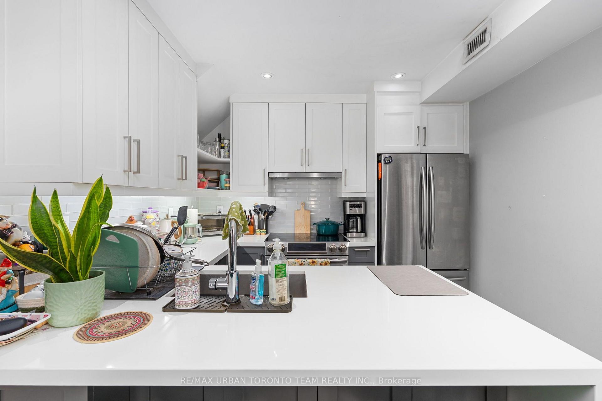 Photo 7 of Unit 21, 85 Lillian Street, Toronto, Mount Pleasant West — HOMEH