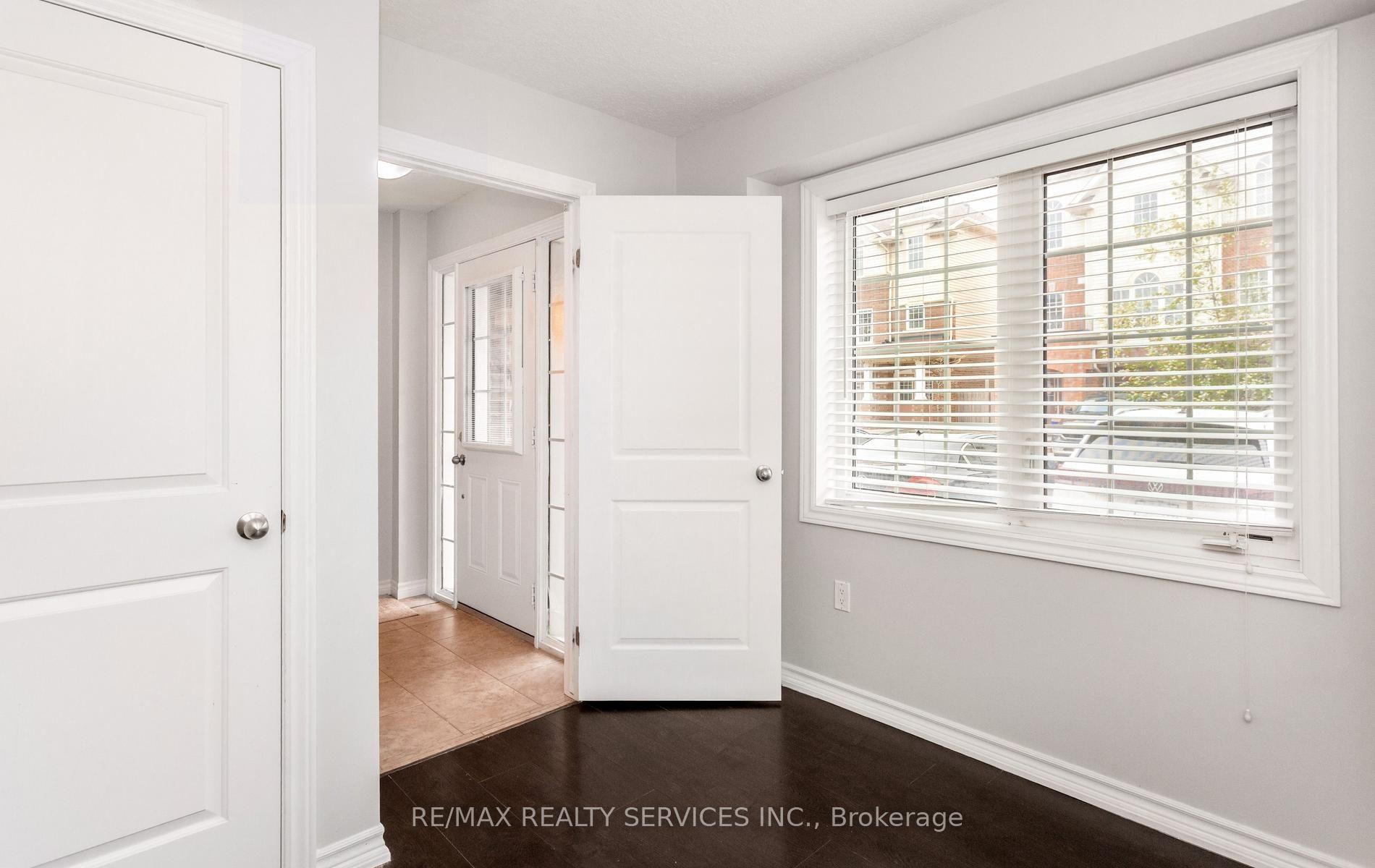 Photo 5 of 21 Dorchester Terrace, Hamilton, Stoney Creek Mountain — HOMEH