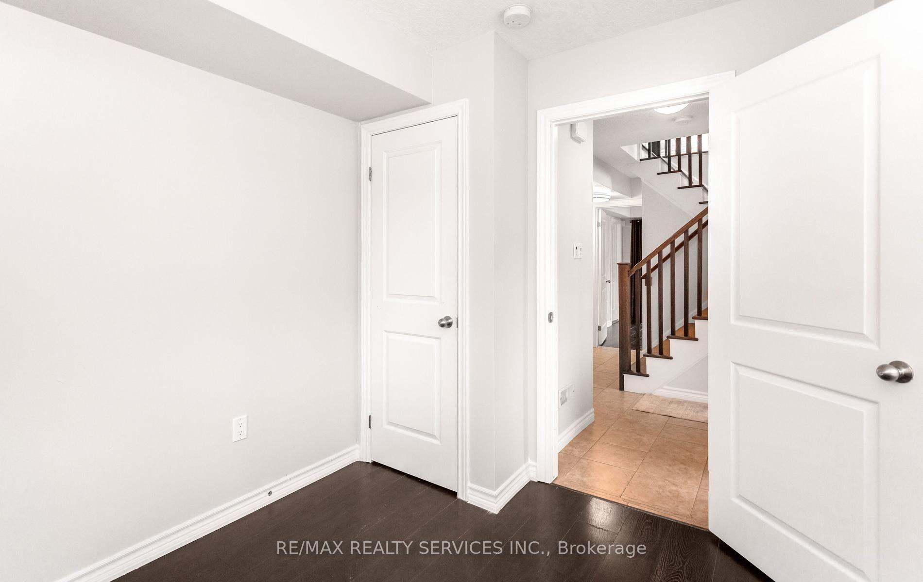 Photo 6 of 21 Dorchester Terrace, Hamilton, Stoney Creek Mountain — HOMEH