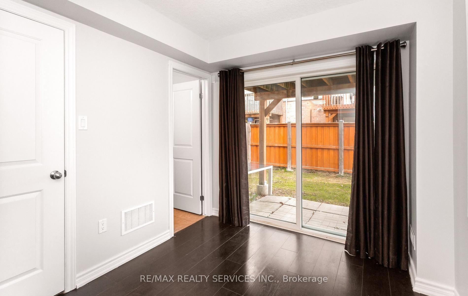 Photo 9 of 21 Dorchester Terrace, Hamilton, Stoney Creek Mountain — HOMEH