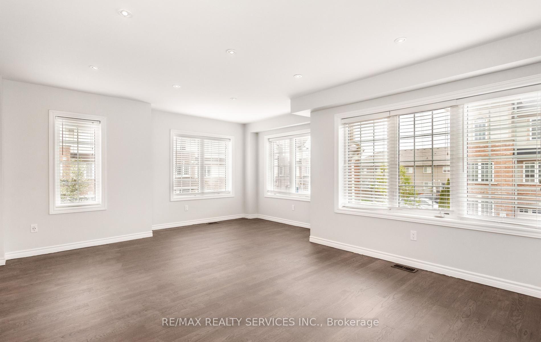 Photo 11 of 21 Dorchester Terrace, Hamilton, Stoney Creek Mountain — HOMEH