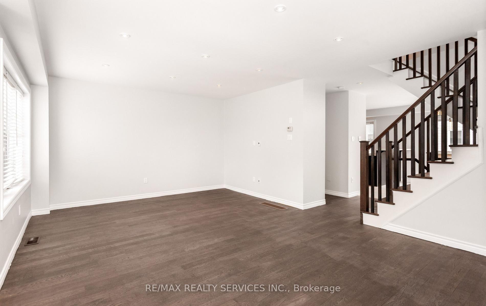 Photo 13 of 21 Dorchester Terrace, Hamilton, Stoney Creek Mountain — HOMEH