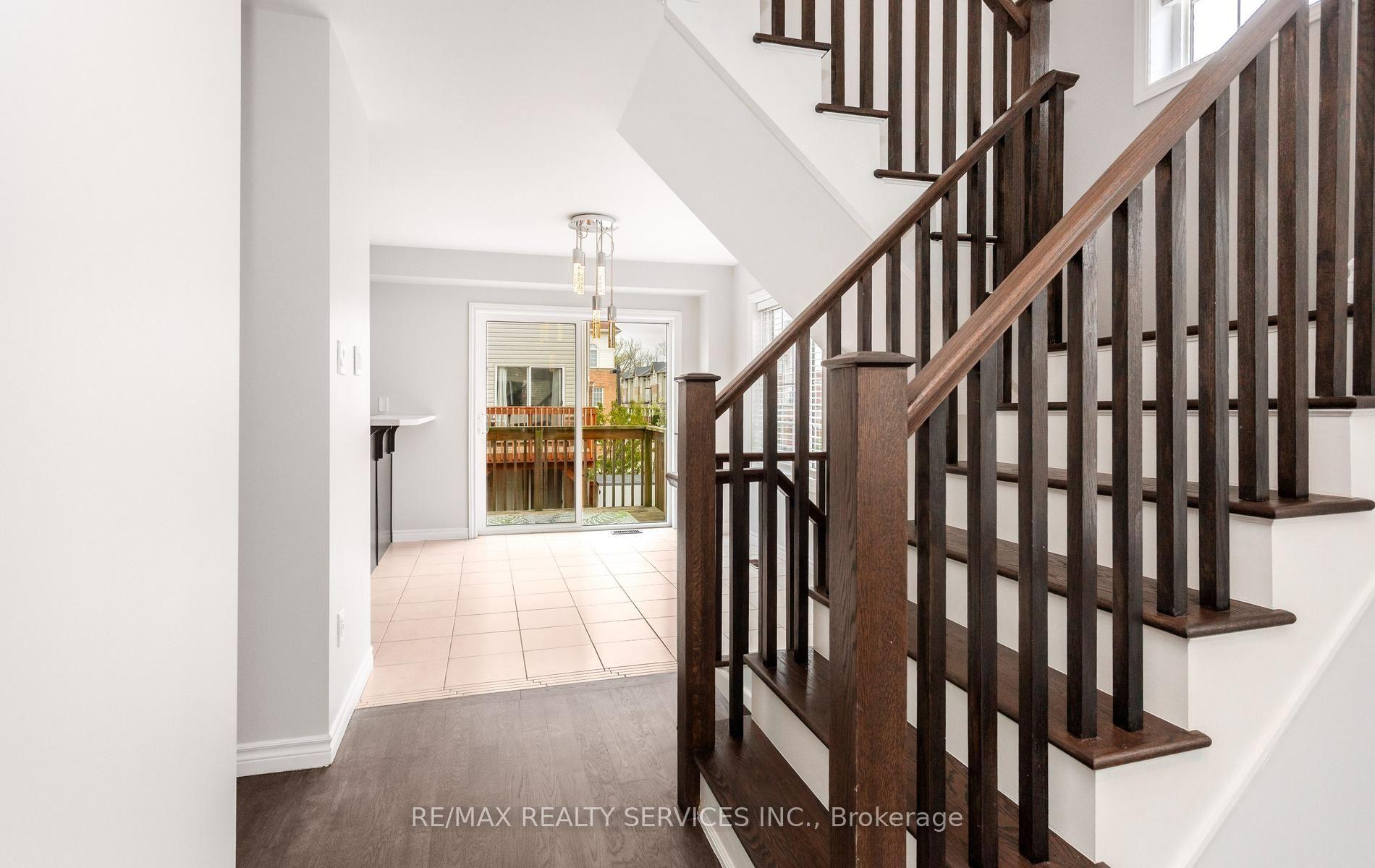 Photo 14 of 21 Dorchester Terrace, Hamilton, Stoney Creek Mountain — HOMEH