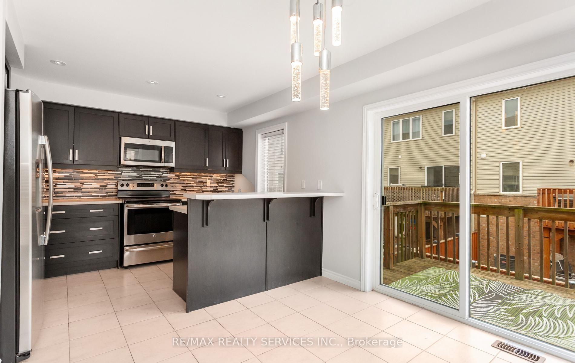 Photo 16 of 21 Dorchester Terrace, Hamilton, Stoney Creek Mountain — HOMEH