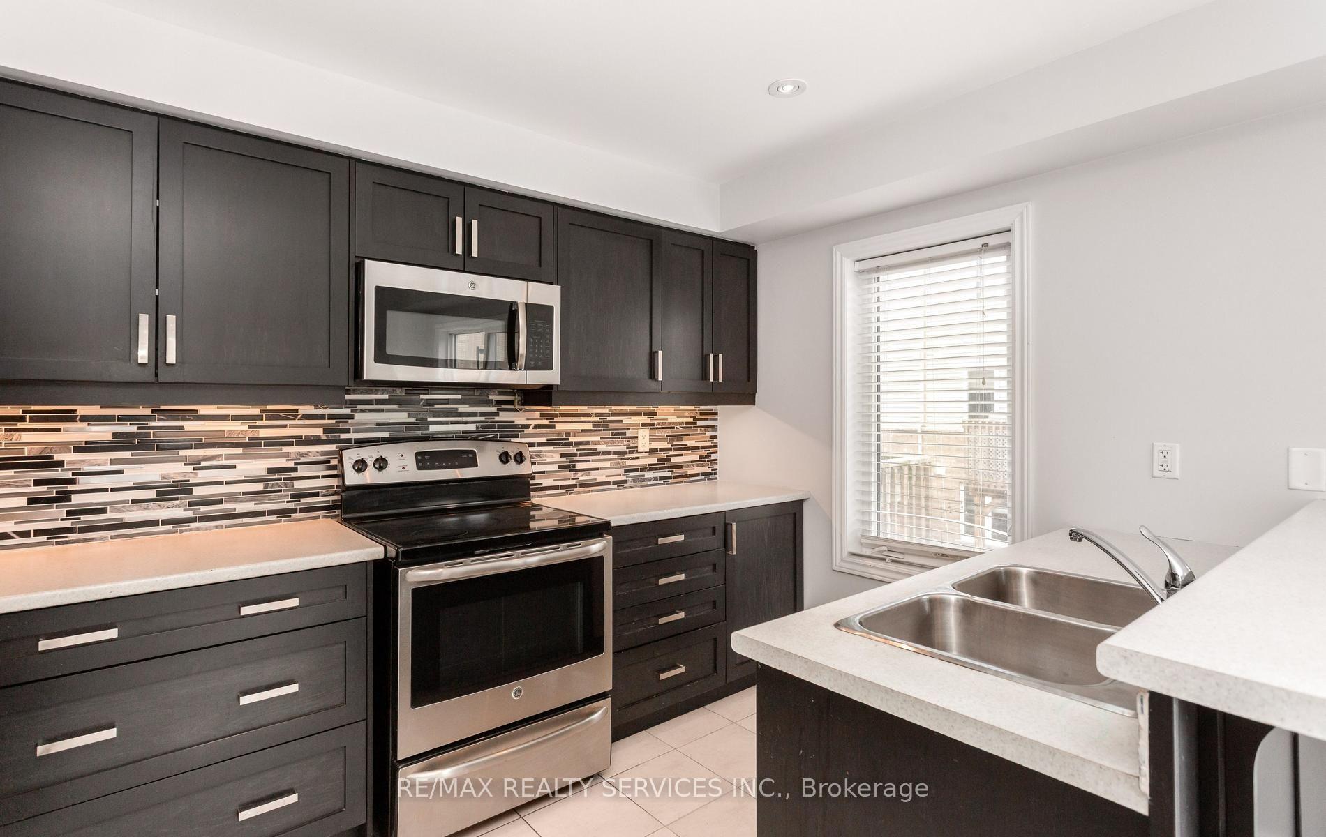Photo 20 of 21 Dorchester Terrace, Hamilton, Stoney Creek Mountain — HOMEH