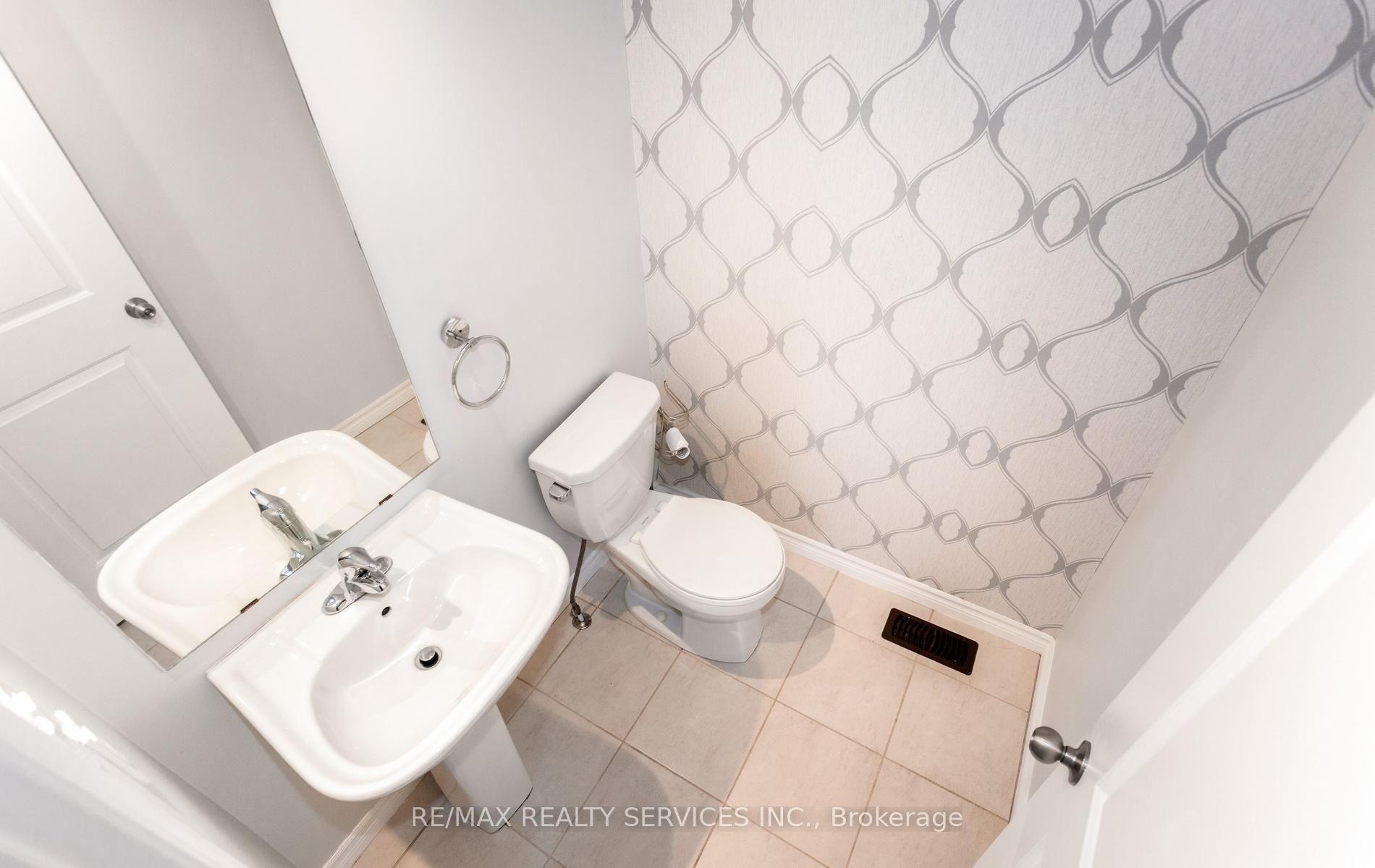 Photo 25 of 21 Dorchester Terrace, Hamilton, Stoney Creek Mountain — HOMEH