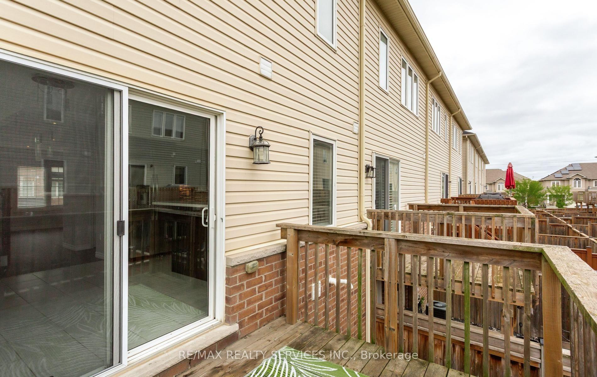 Photo 45 of 21 Dorchester Terrace, Hamilton, Stoney Creek Mountain — HOMEH