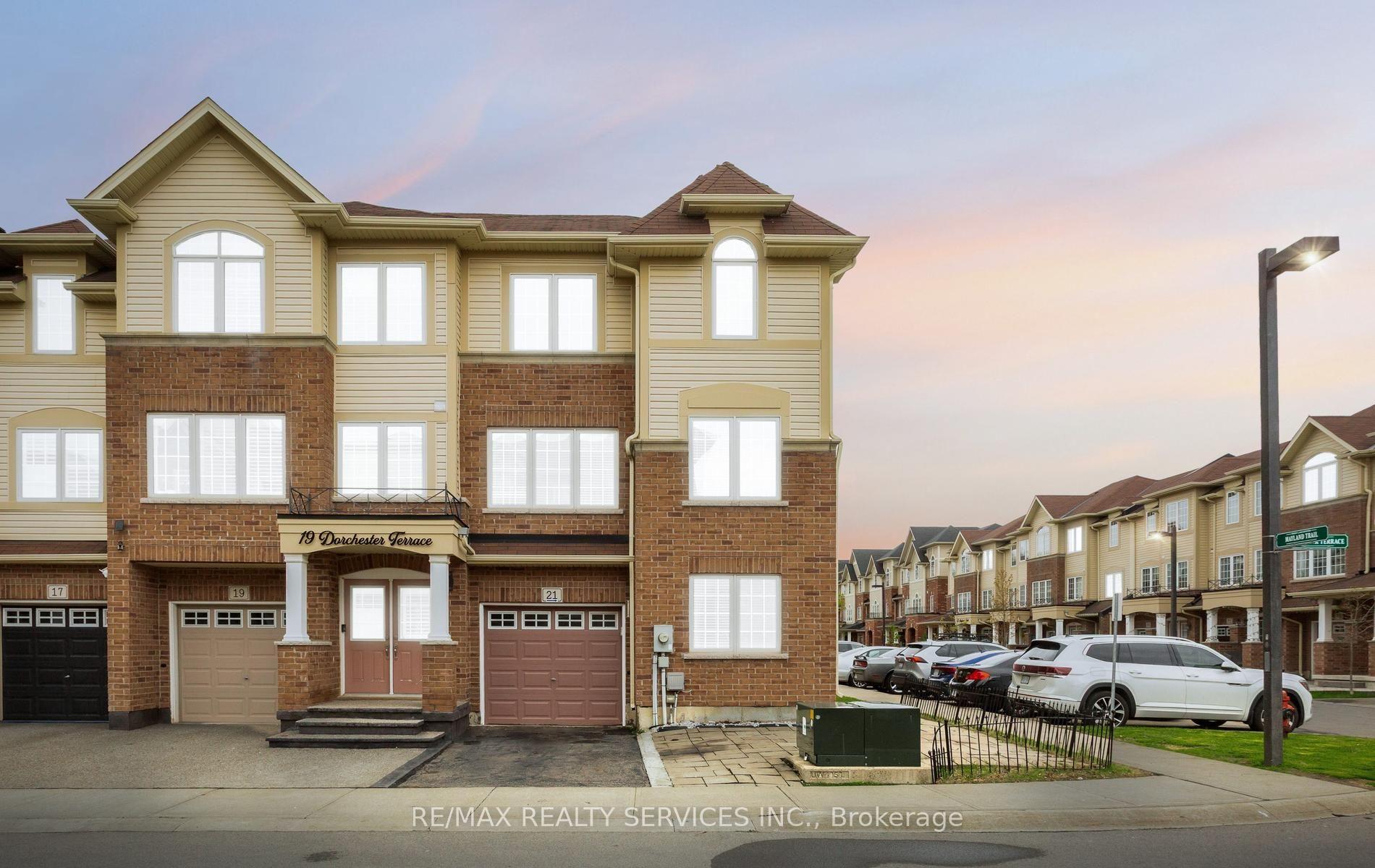 Photo 2 of 21 Dorchester Terrace, Hamilton, Stoney Creek Mountain — HOMEH