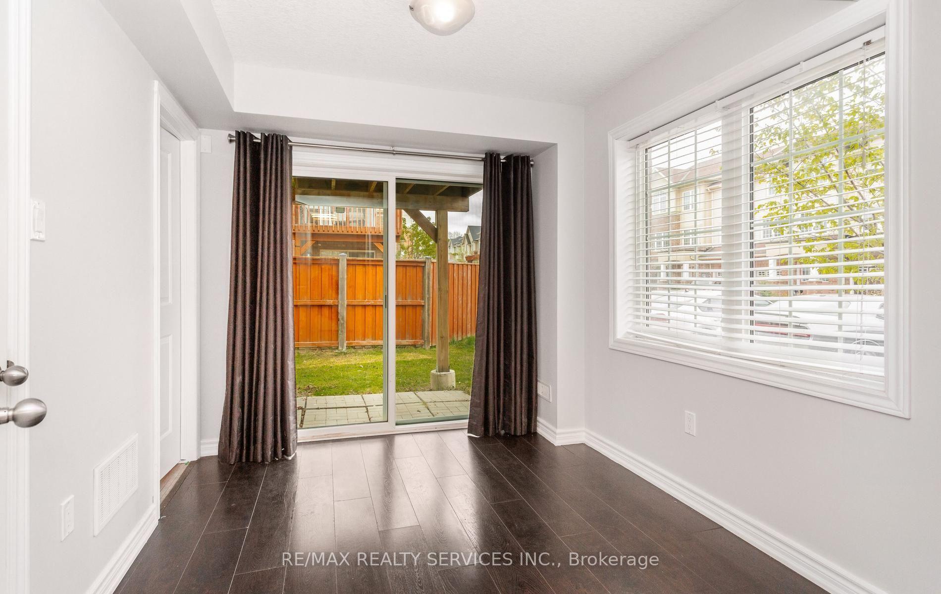 Photo 7 of 21 Dorchester Terrace, Hamilton, Stoney Creek Mountain — HOMEH